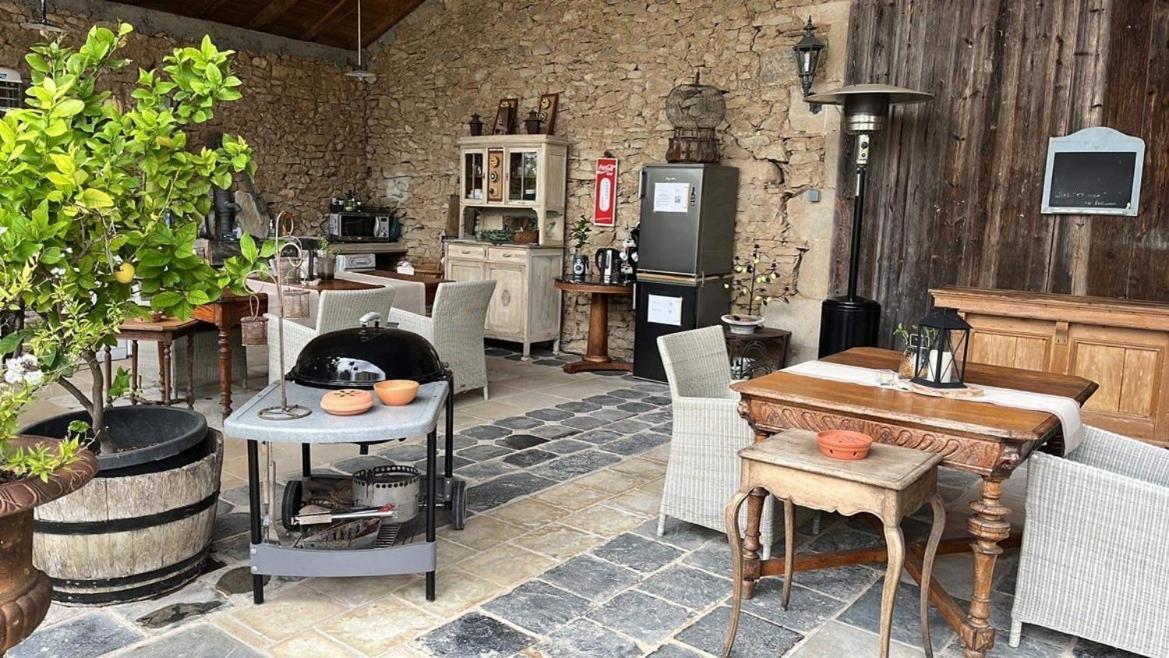 Bed and Breakfast En Bord De Riviere Casseneuil Exterior foto